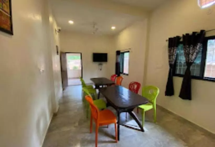 ホテル Erisha Tadoba Chandrapur