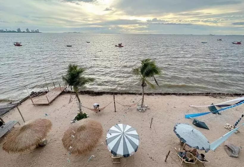 ホテル Golden Dragon Beach Resort โกลเด้น ดราก้อน บีช รีสอร์ท