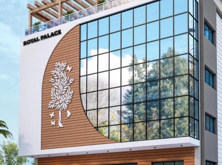 هتل Royal Palace Gaya