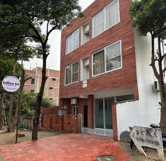 هتل Saffron Inn