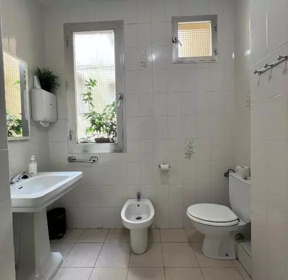 پانسیون Hostal Conde De Alba