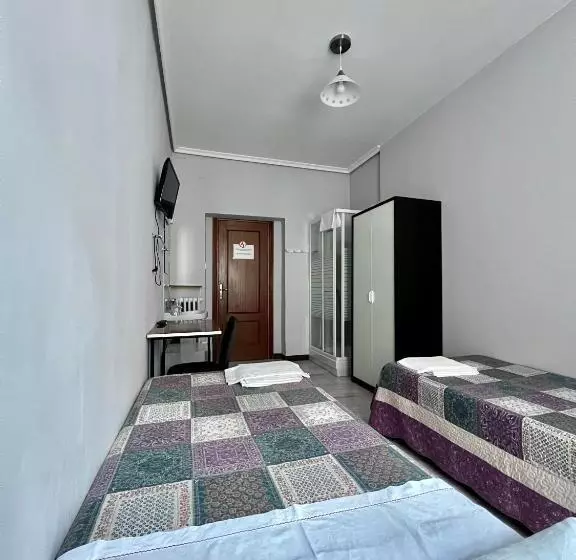 پانسیون Hostal Conde De Alba