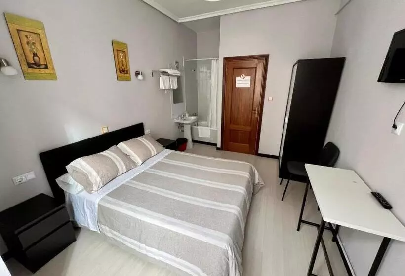 پانسیون Hostal Conde De Alba