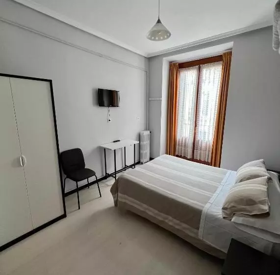 پانسیون Hostal Conde De Alba