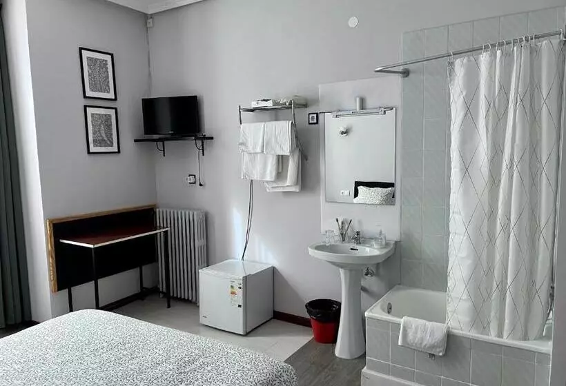 پانسیون Hostal Conde De Alba