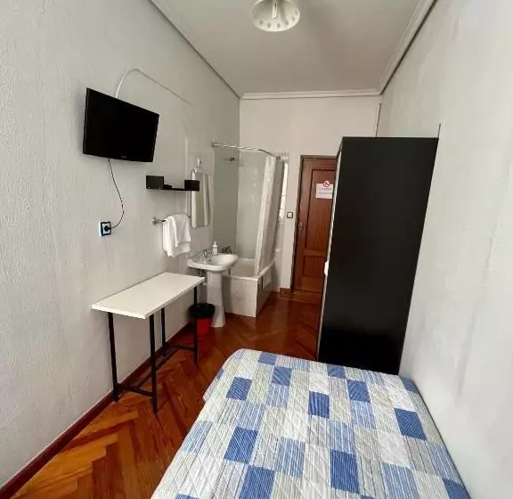 پانسیون Hostal Conde De Alba