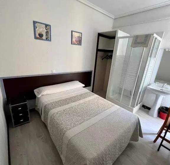 پانسیون Hostal Conde De Alba