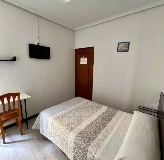پانسیون Hostal Conde De Alba