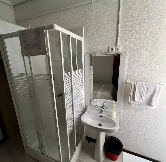 پانسیون Hostal Conde De Alba