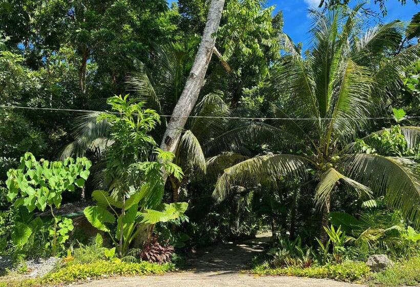 Majatalo Jungle Kingdomes Guest House