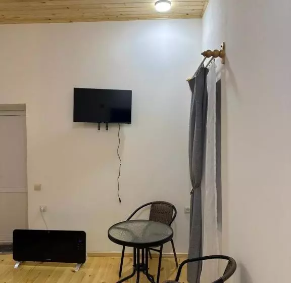 پانسیون Mamuka Chartolani Guesthouse