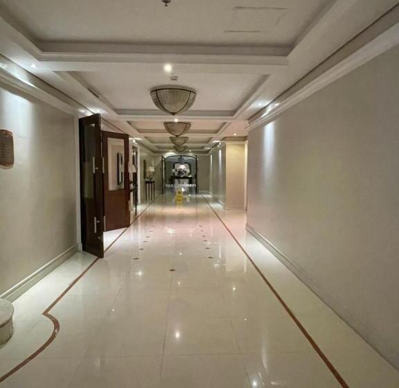 Admiral Baysuites 1 Br Unit