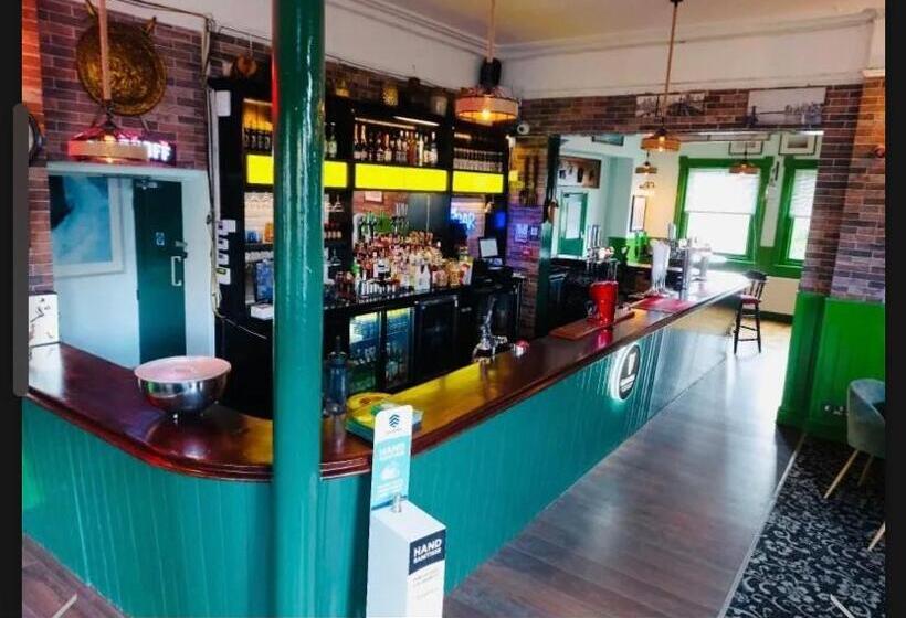 هاستل River Side Rooms