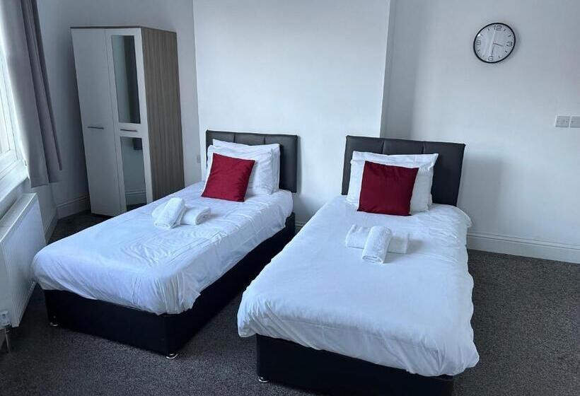 هاستل River Side Rooms