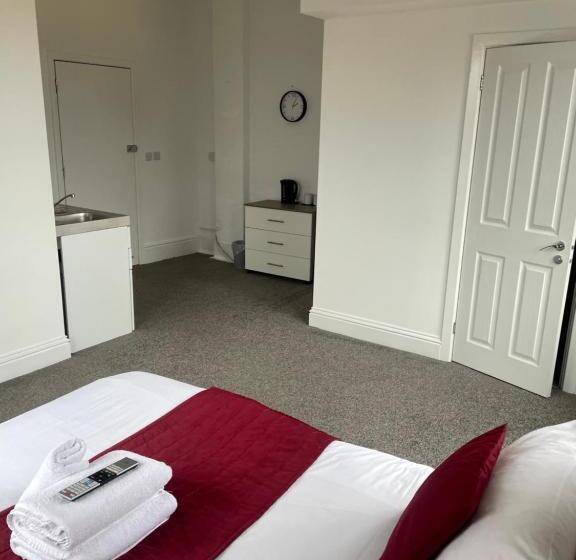 هاستل River Side Rooms