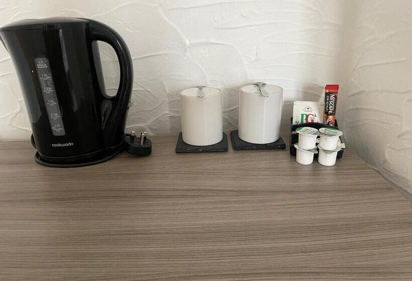 هاستل River Side Rooms