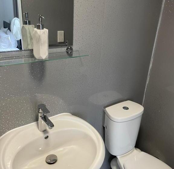 هاستل River Side Rooms