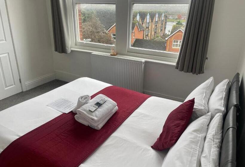 هاستل River Side Rooms