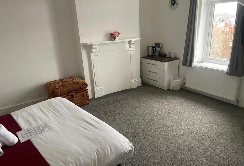 هاستل River Side Rooms