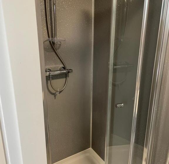 هاستل River Side Rooms