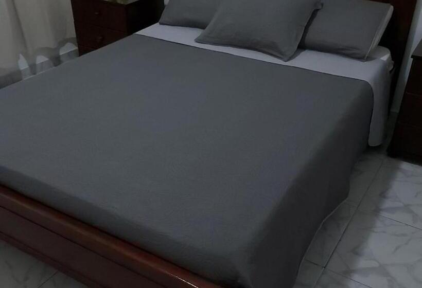 تختخواب و صبحانه Top D  Coroa