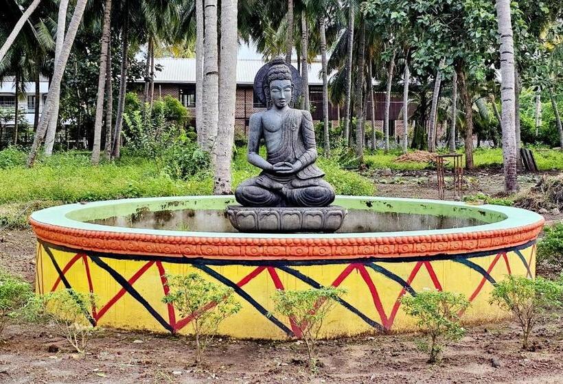 בית מלון כפרי Brindavanam Resort