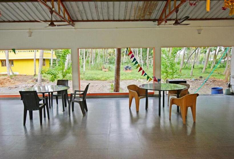 בית מלון כפרי Brindavanam Resort