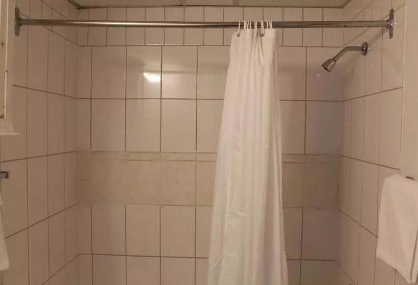 ホテル Premium Rooms By Midtown Inn