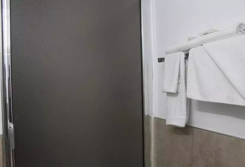 ホテル Premium Rooms By Midtown Inn