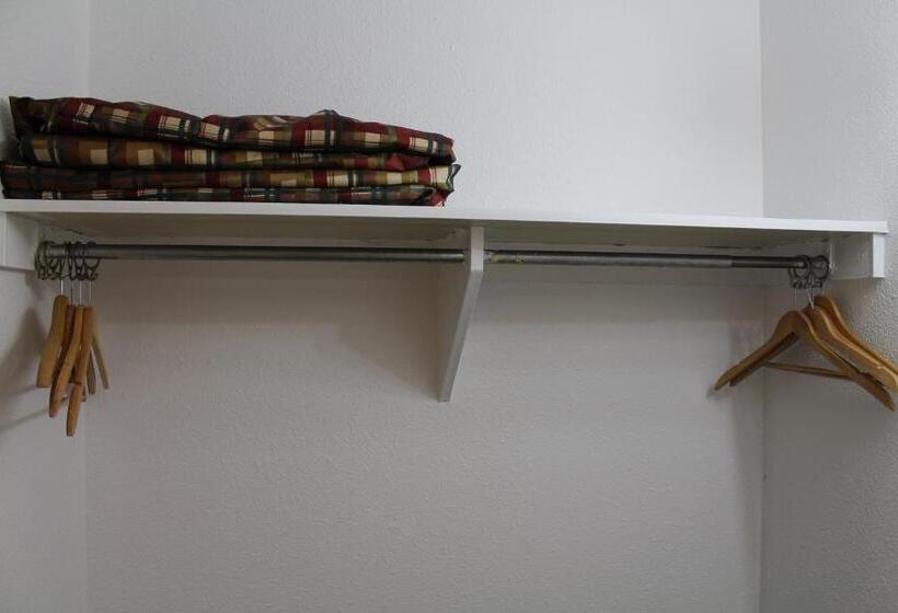 هتل Premium Rooms By Midtown Inn