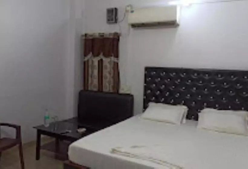 Hotel Yash,dehri