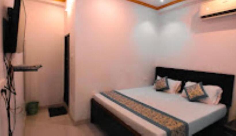 בית מלון כפרי Yash,dehri