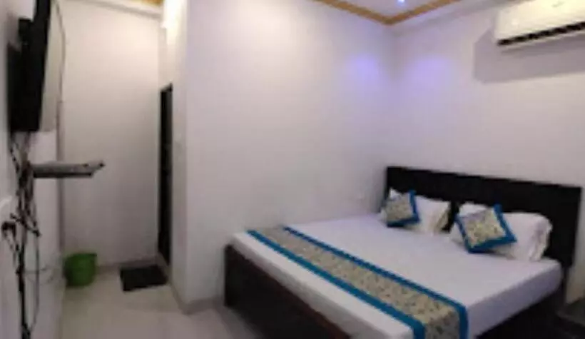 Hotel Yash,dehri