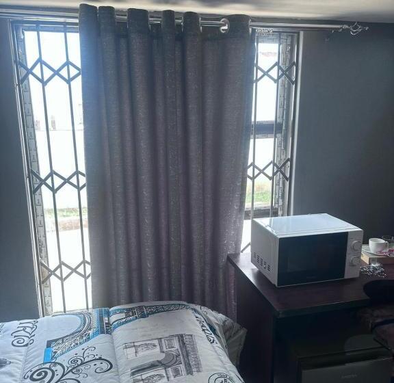 ペンション Tshipako Guesthouse