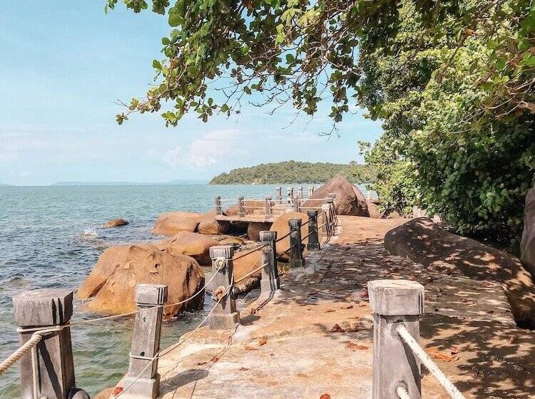 Pod Village By Independence Hotels