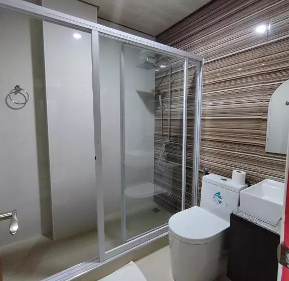 Reddoorz @ Lqj Hotel Old Buswang Kalibo