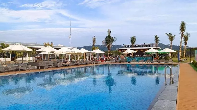 リゾートホテル Summer Bay Beach Club & Cabins Sihanoukville By Preference