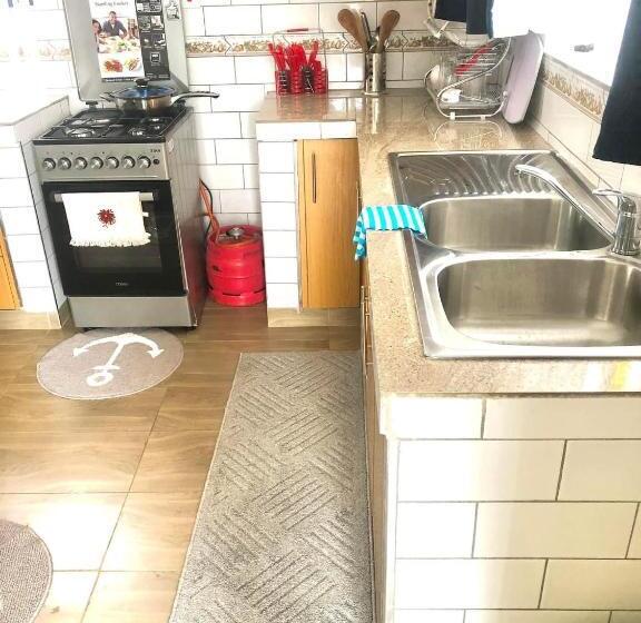 تختخواب و صبحانه White House Apartment