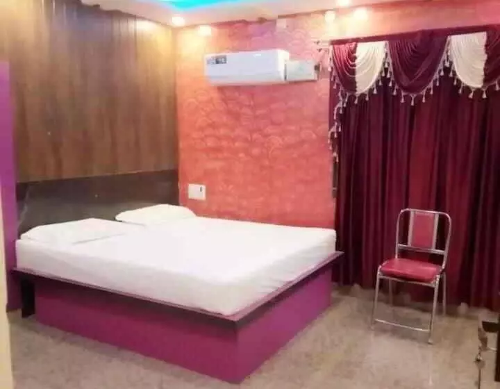 ホテル Adh Hira Palace