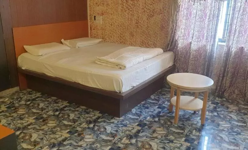 ホテル Adh Hira Palace