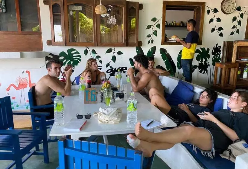 ホテル Arugambay Surf Resort