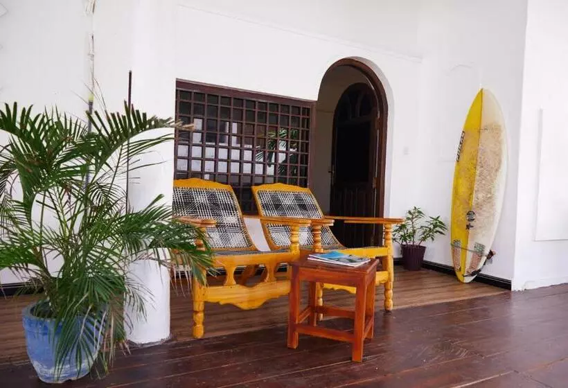 ホテル Arugambay Surf Resort