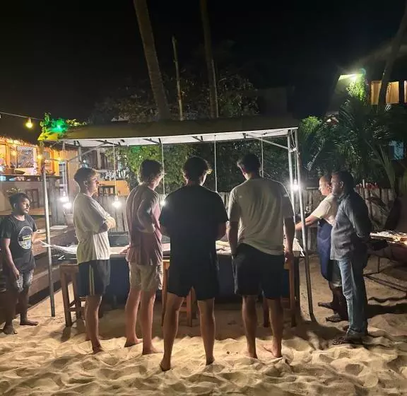ホテル Arugambay Surf Resort