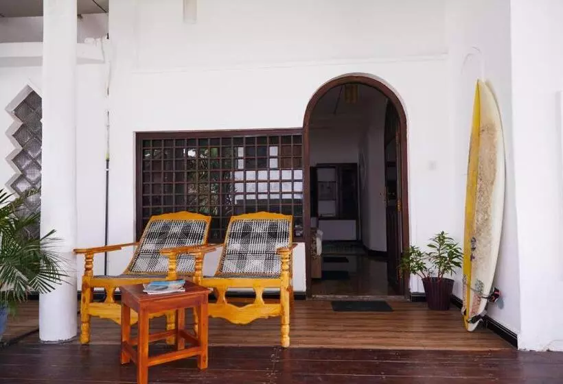 ホテル Arugambay Surf Resort
