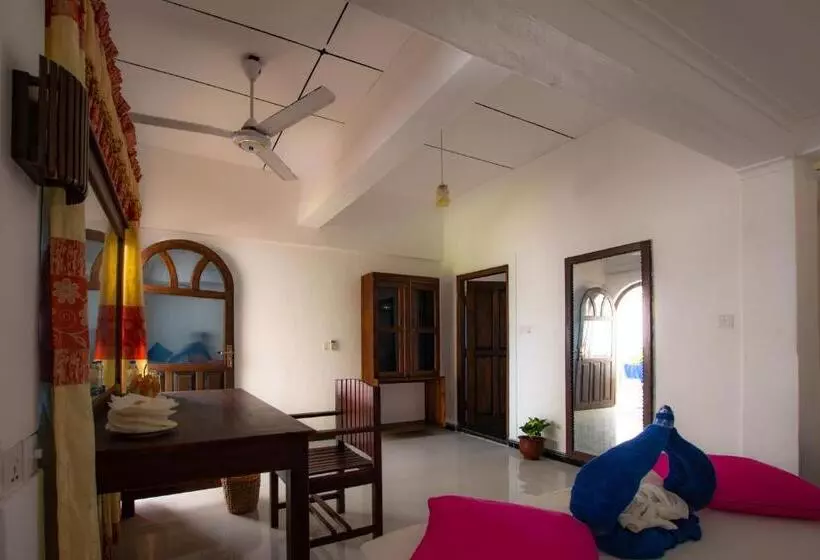 ホテル Arugambay Surf Resort