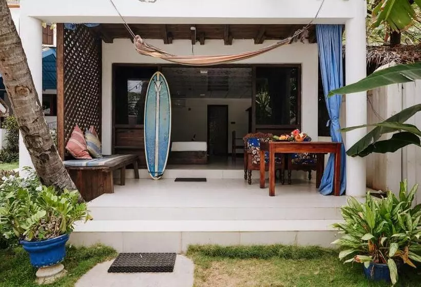 ホテル Arugambay Surf Resort