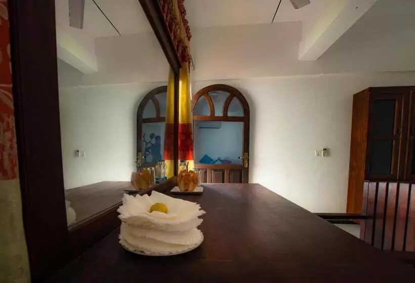 ホテル Arugambay Surf Resort