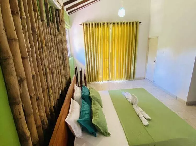 Hotelli Surf N Spice   Hiriketiya