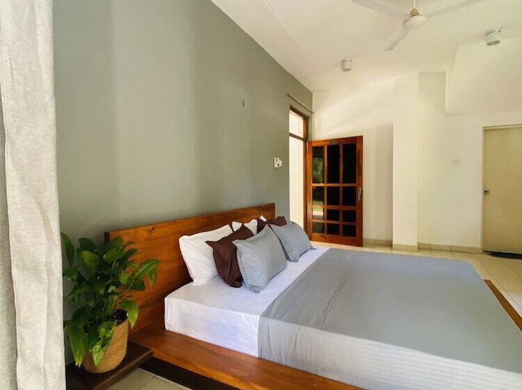 Отель Surf N Spice   Hiriketiya