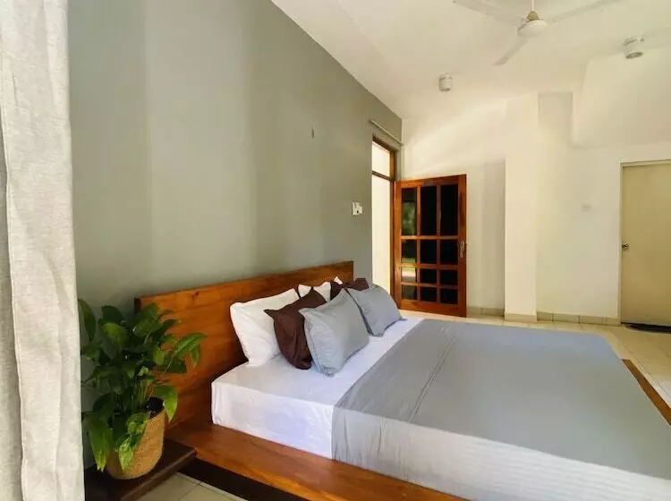 Hotelli Surf N Spice   Hiriketiya